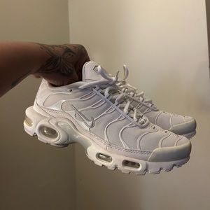 White/off white Nike Tn’s